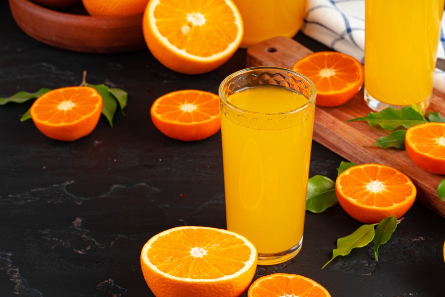 bebida isotónica casera de naranja